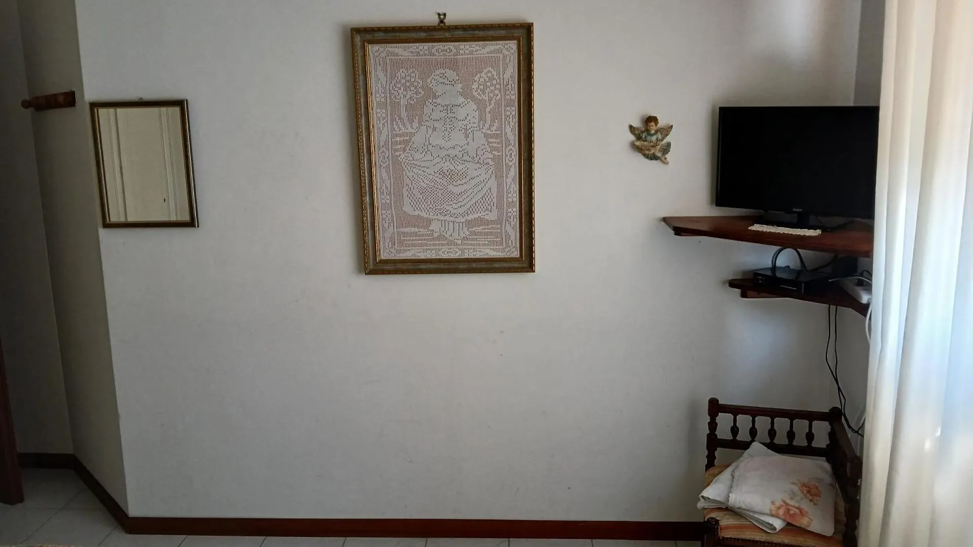 Bed & Breakfast Il Melograno B&B With Private Bathrooms Aulla