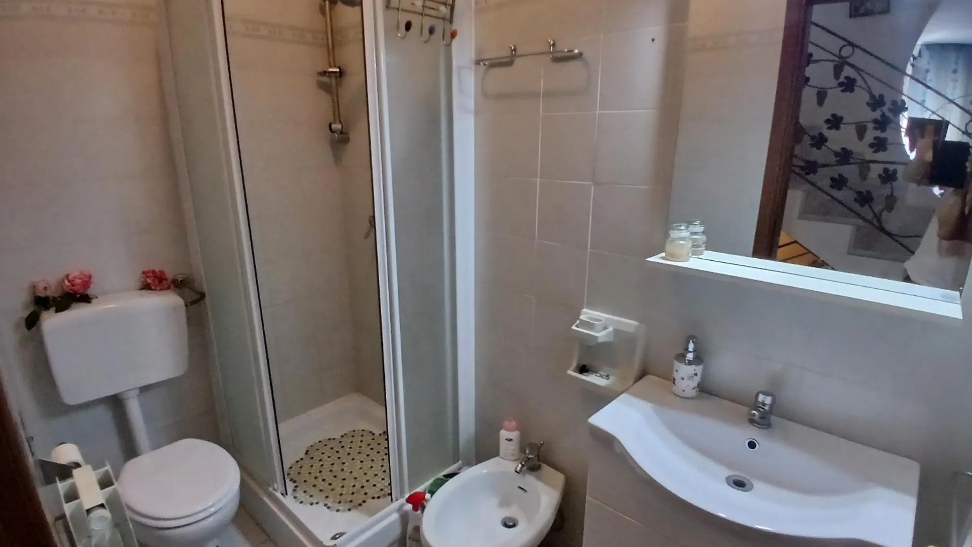 Bed & Breakfast Il Melograno B&B With Private Bathrooms Aulla Italië